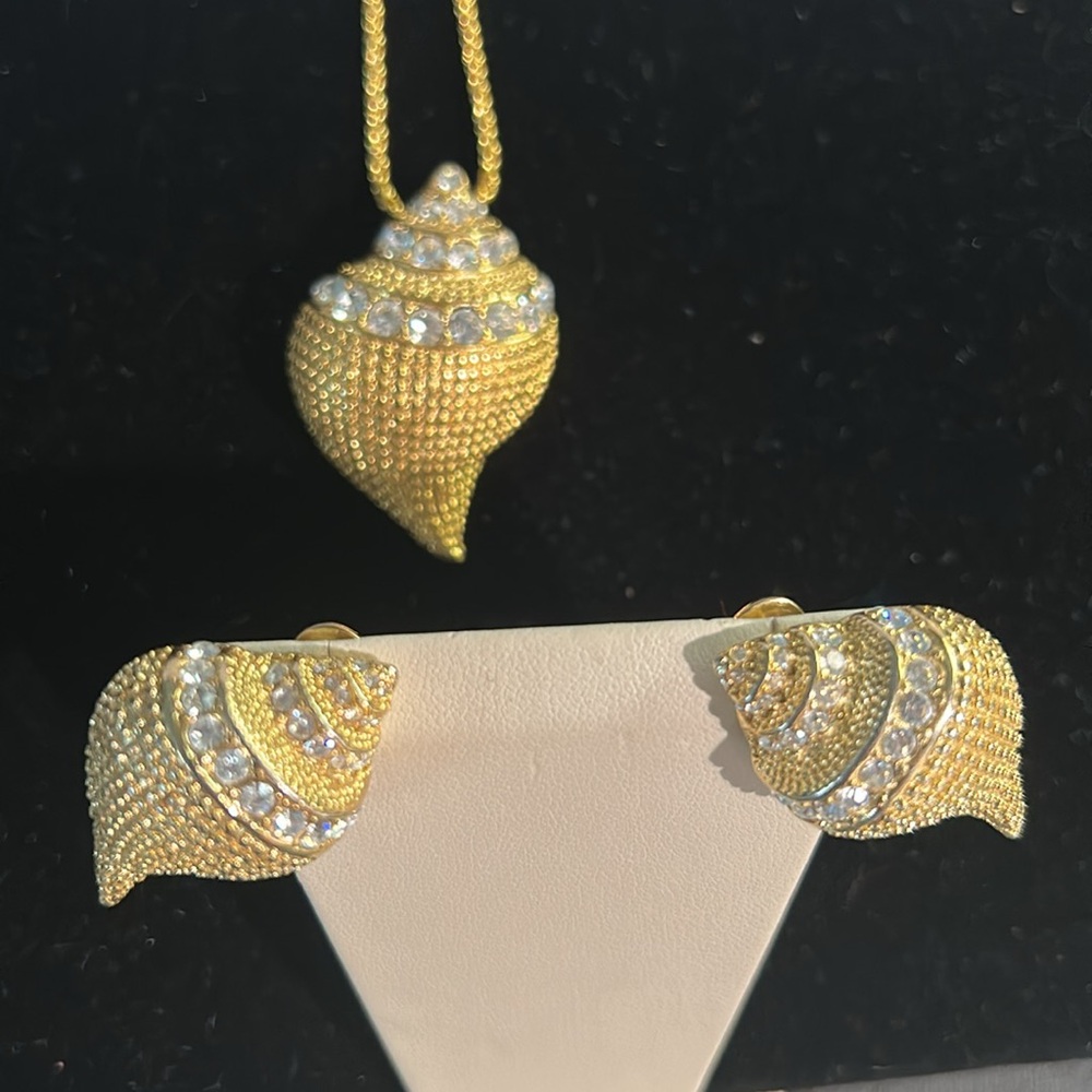 VINTAGE KENNETH JAY LANE BROOCH/PENDANT & EARRINGS